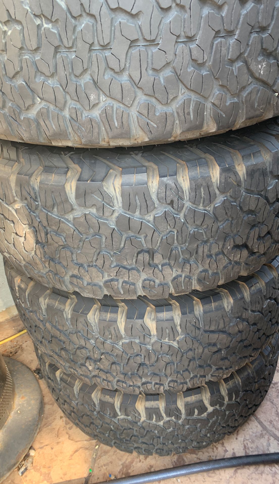 4 rims and tires 16” Ford 2500 3500 8 lugs tires 70% tread bfgoodrich ko2 305/70r16