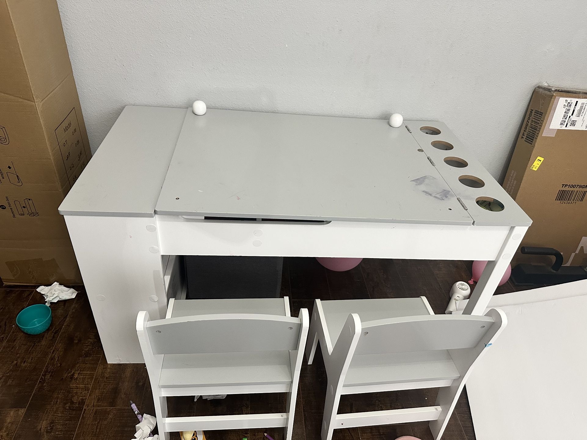 Kid Art Table