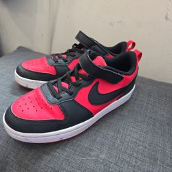 Nike Low Tops Size 3Y Red And Black