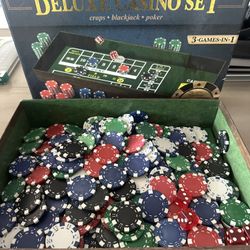 Full poker Set Of Chips. 200-250+. Texas Holdem. 