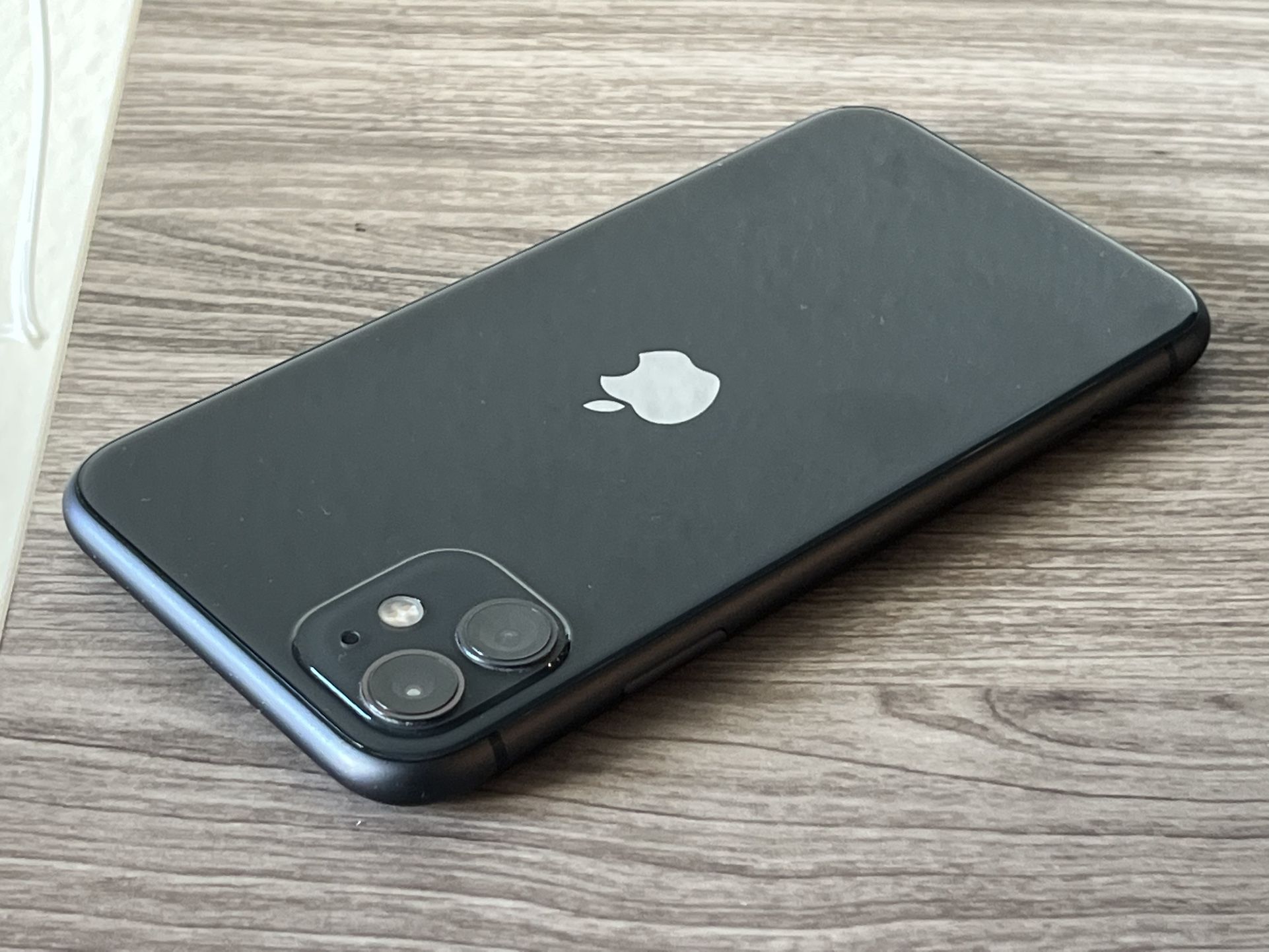 iPhone 11 64gb Like New Unlocked 72% Battery π