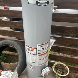 30 Gallons Water Heater New  Gas 