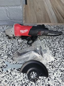 GRINDER MILWAUKEE