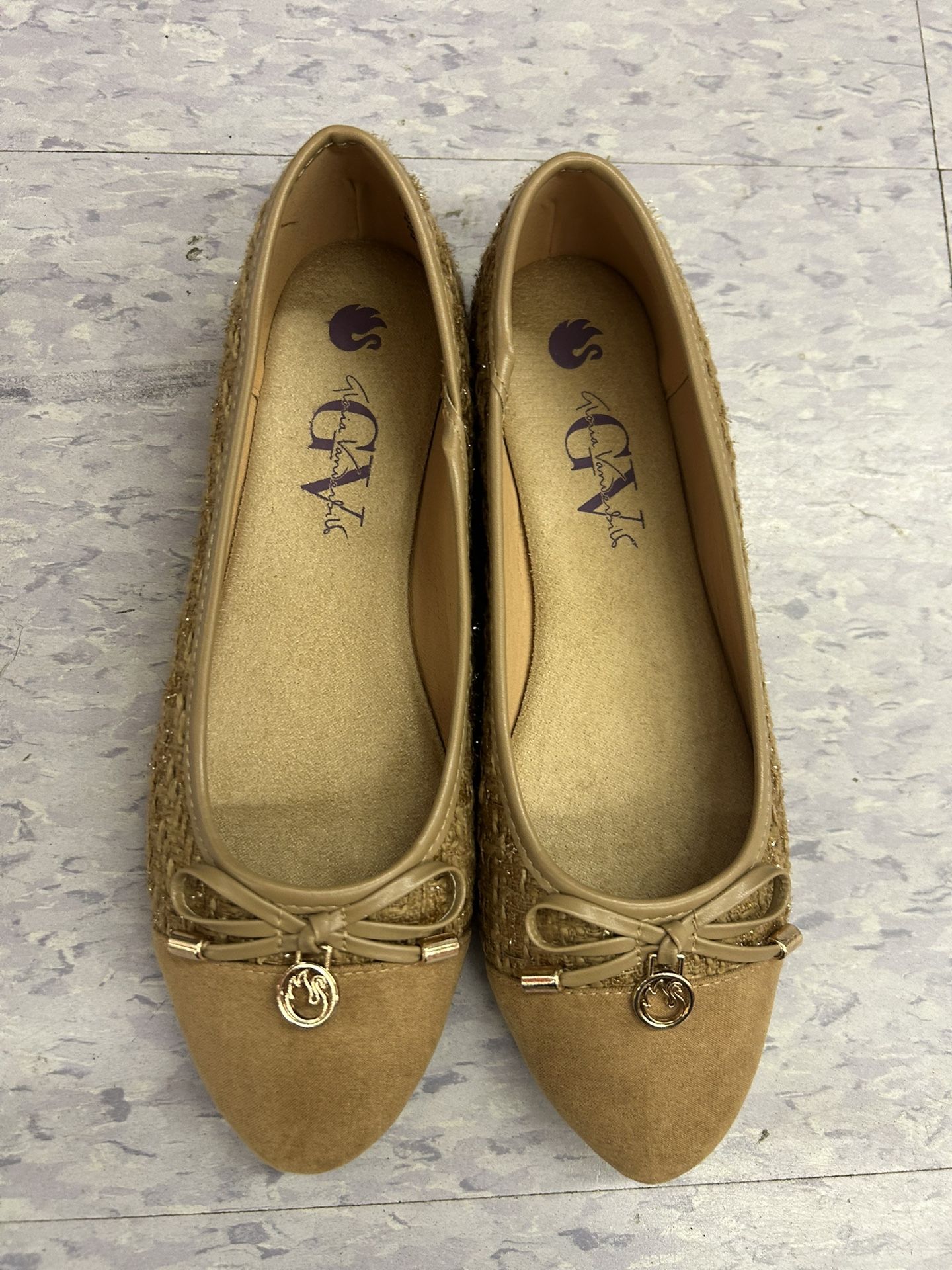 NWT Gloria Vanderbilt women flats shoes