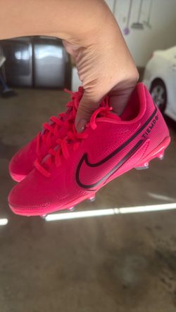 Nike soccer shoes for girls