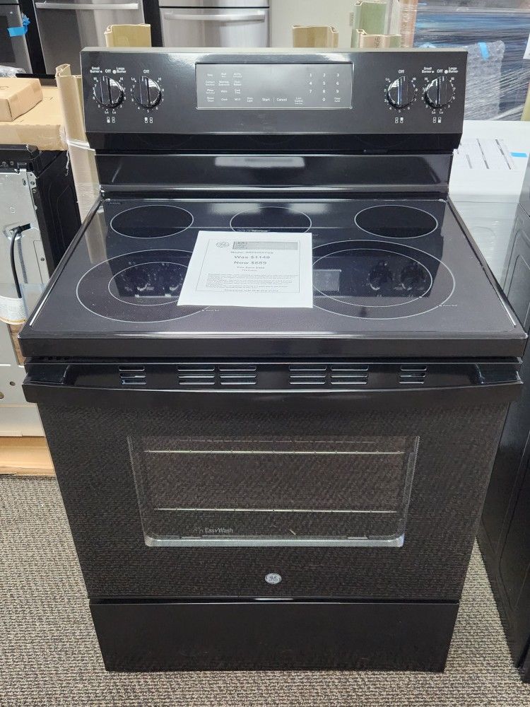 30 in. 5 Burner Element Smart Free- Standing Electric C onvection Range in Black w EasyWash Oven Tray, No- Preheat Air Fry