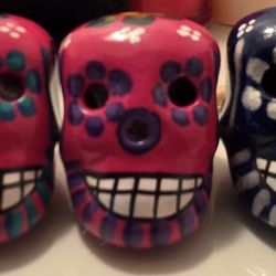 hand-painted ceramic skulls often used as souvenirs or decorations for the Mexican holiday Día de los Muertos (Day of the Dead). 