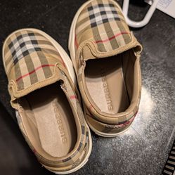 Burberry slip-on shoe