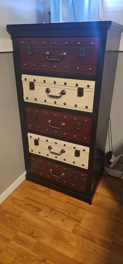 Pier 1 Suitcase Dreser