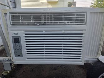 12000 btu air conditioner like new