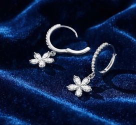 Hermosos aretes de plata S925
