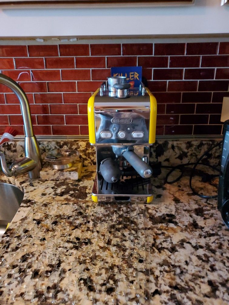 DeLonghi Expresso Coffee Machine