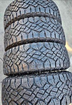 275 70 18 Goodyear tires Con Excelente calidad Las 4