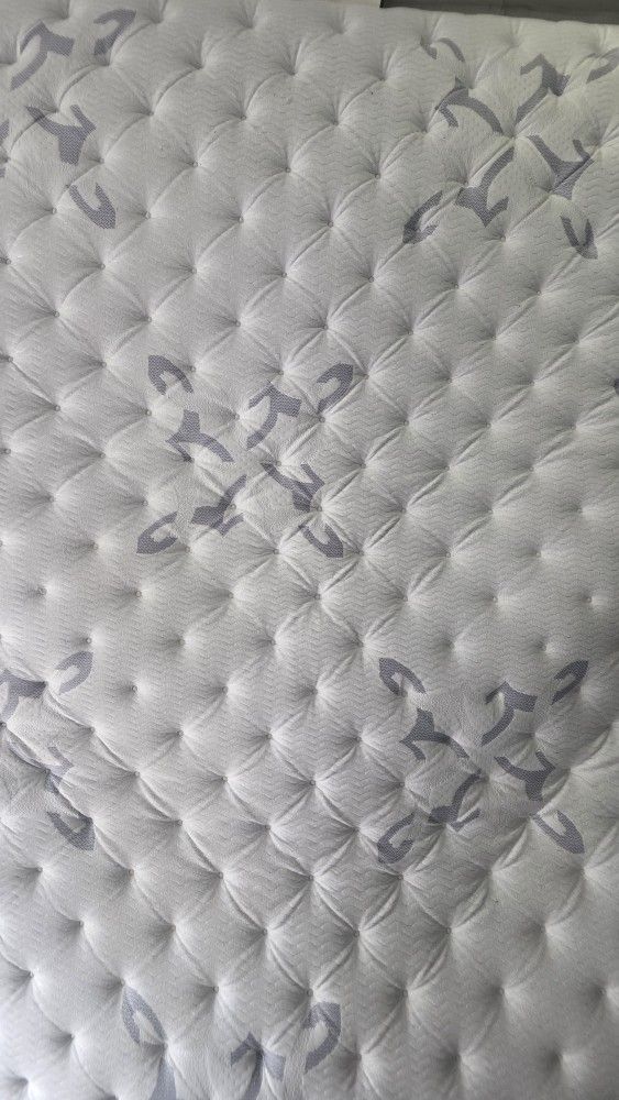 Serta Queen Mattress Box Spring Bed