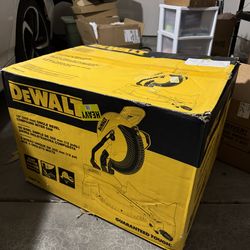 DEWALT 12-Inch Miter Saw, 15-Amp, Single Bevel, Compound (DWS715)