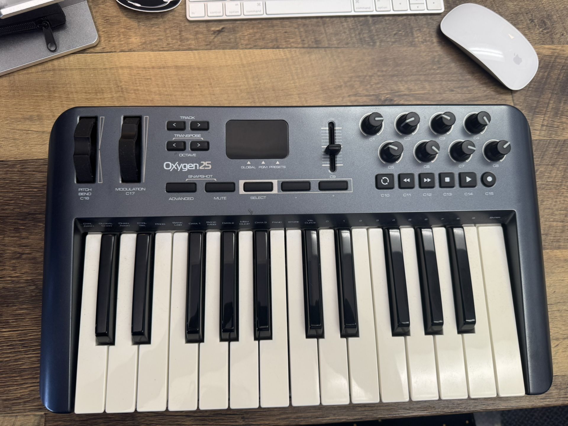 M-Audio OXYGEN 25 USB Midi Control Keyboard