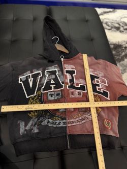 Valley Dreams Zipup Black/Red