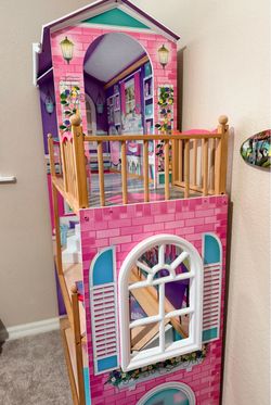 Large Dollhouse, over 4 1/2 ft tall!!