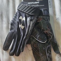 Brand New Under Armour Spotlight Black Football Gloves Men Size Medium