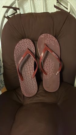 Sandalias 🩴 marca GUESS. Size 9