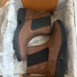 Woman’s timberland Chelsea boots size 9 NIB