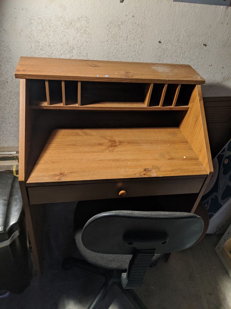 Free desk and chair. Minor scratches on it, 100% sturdy nothing wrong with it