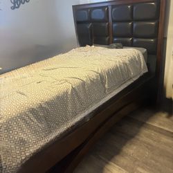 Queen Bedroom Set (with Mattress) 