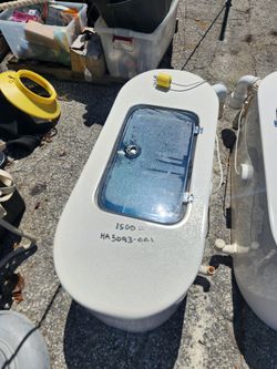 HA5093-001 Offshore Bait Solutions, LLC Fiberglass Baitwell With Side Windows