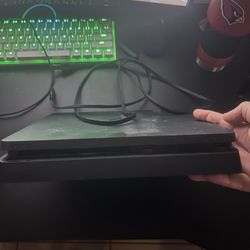 PS4 Slim 