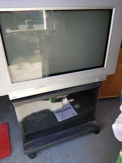 32 in. PHILIPS Tv with stand