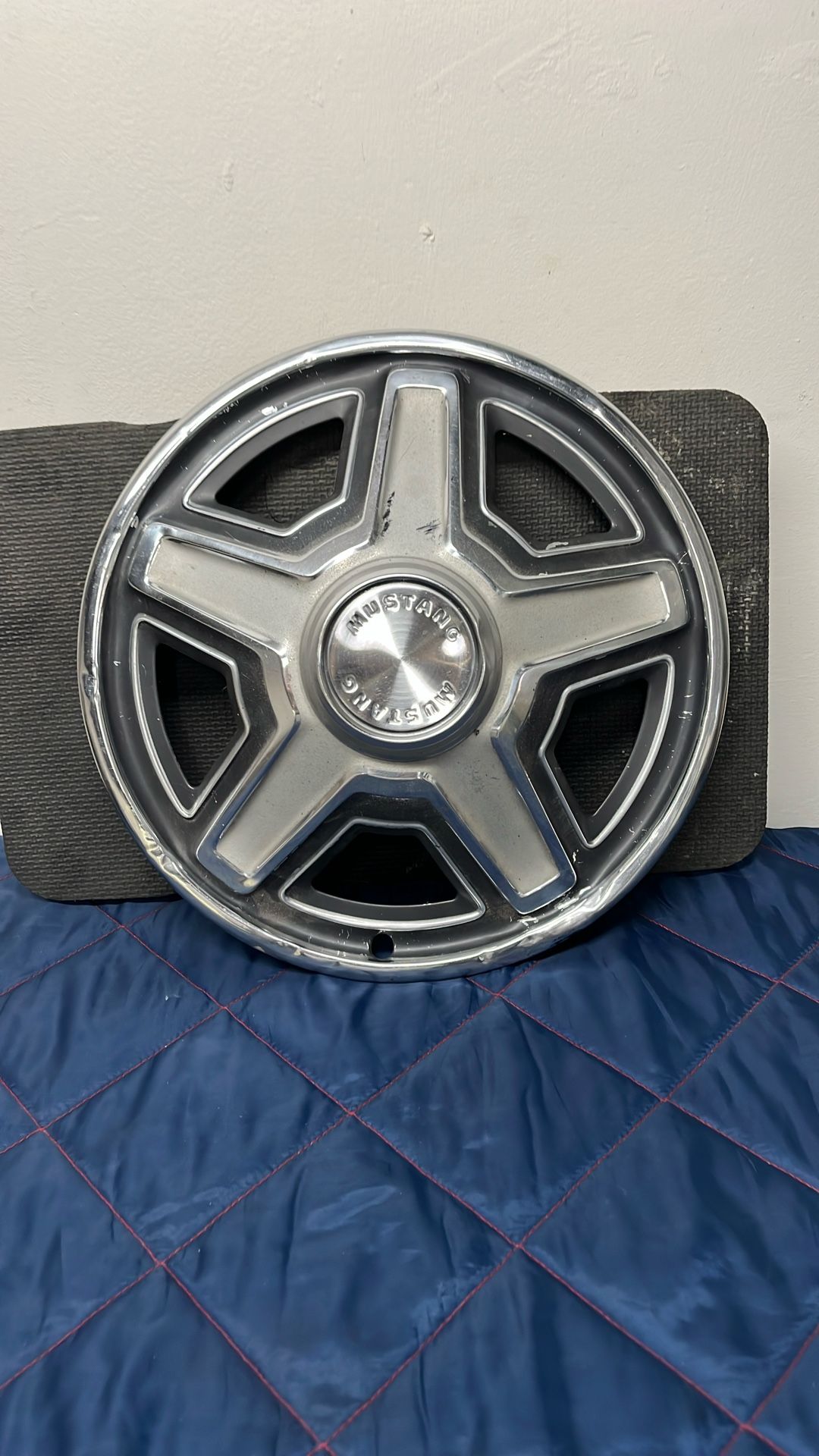 1969 Mustang 14inch Hub Cap.