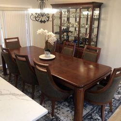 Gorgeous Solid Mahogany Expandable Dining Set With 8 Luxurious Chairs & Cabinet