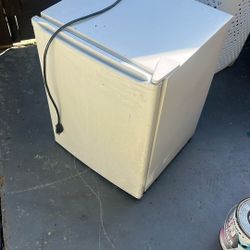 Mini Fridge 