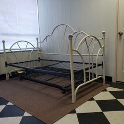 Twin size daybed with trundle - can DELIVER almost anywhere for $20 extra - used and in good condition 🙂
