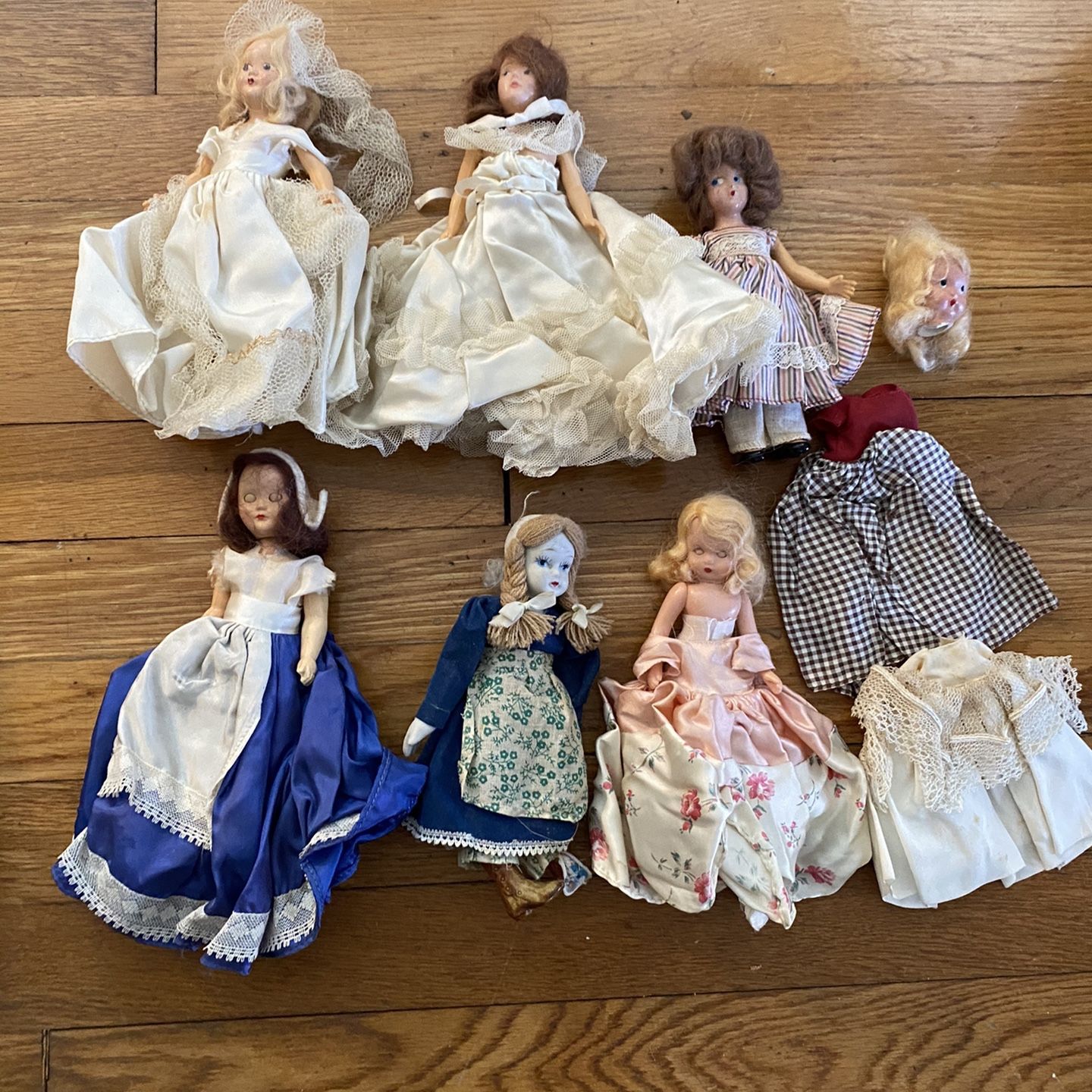 Lot Of Dolls 6
