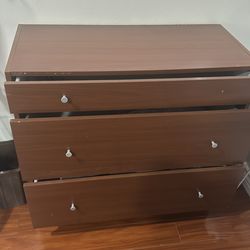 🪵 3-Drawer Dresser (2 Large + 1 Small) – Used / Good Condition