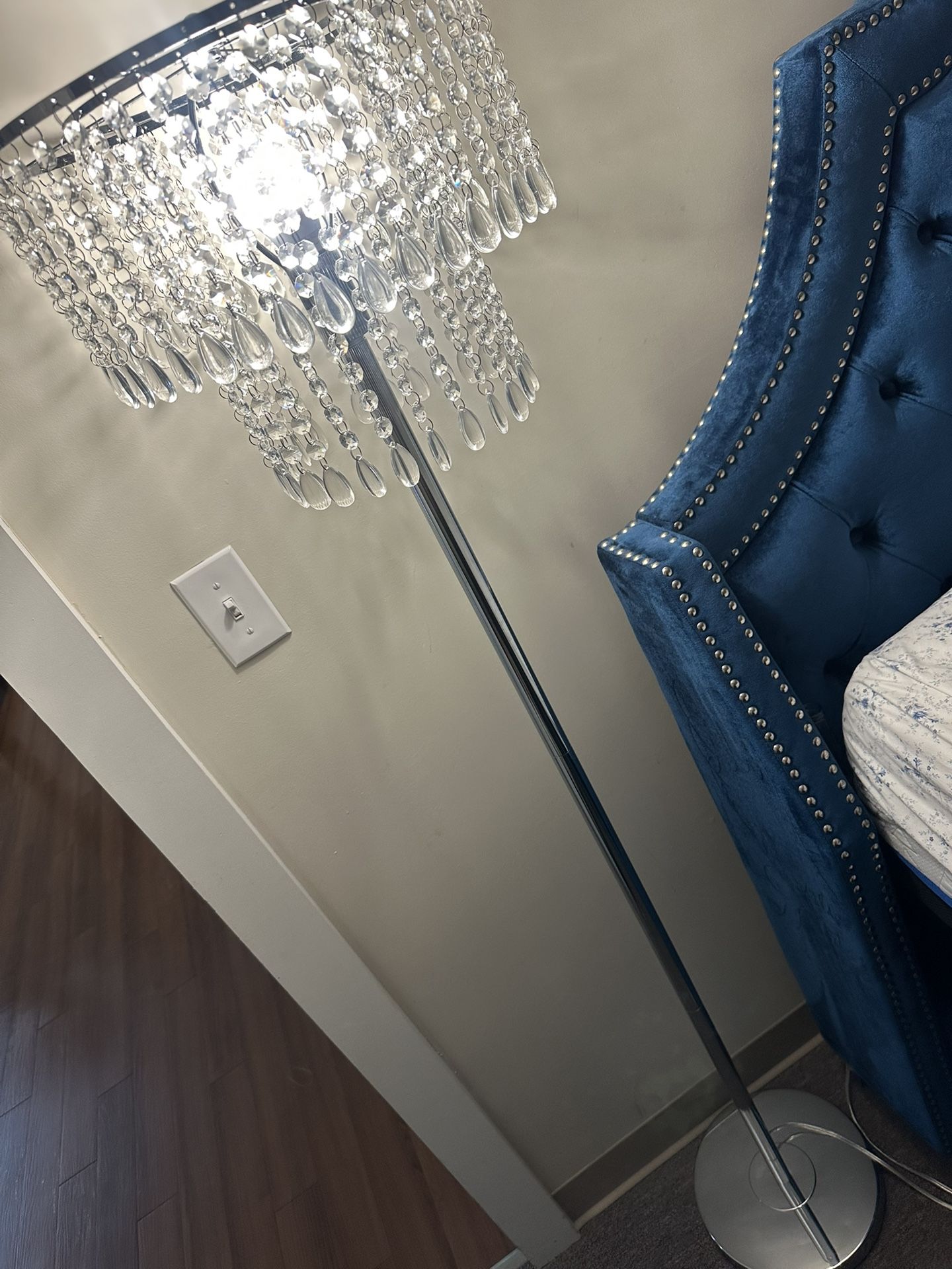 SILVER TALL CHANDELIER LAMP