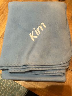 Personalized Fleece Blanket – Embroidered 'Kim'