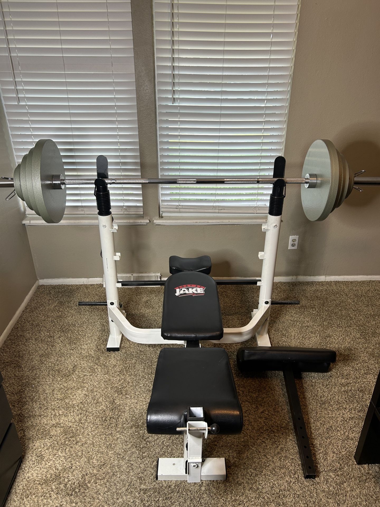 Weight Bench + Olympic Bar & Weight Set – Great Condition!