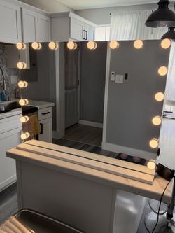 Vanity Makeup Mirror with LED Lights