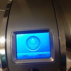 KEURIG coffee maker in excellent condition with base to store coffees at $ 120 or better offer inf