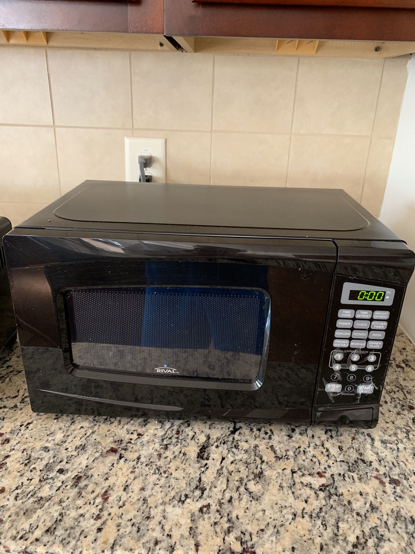 Farberware Classic 700-Watt Microwave Oven for Sale in Las Vegas, NV -  OfferUp