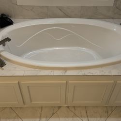 Praxis Garden/Soaker Tub/Ashlyn Roman Faucet - Never Used; Available For Pickup On Saturday - $300