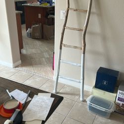 Wood Ladder Hanger