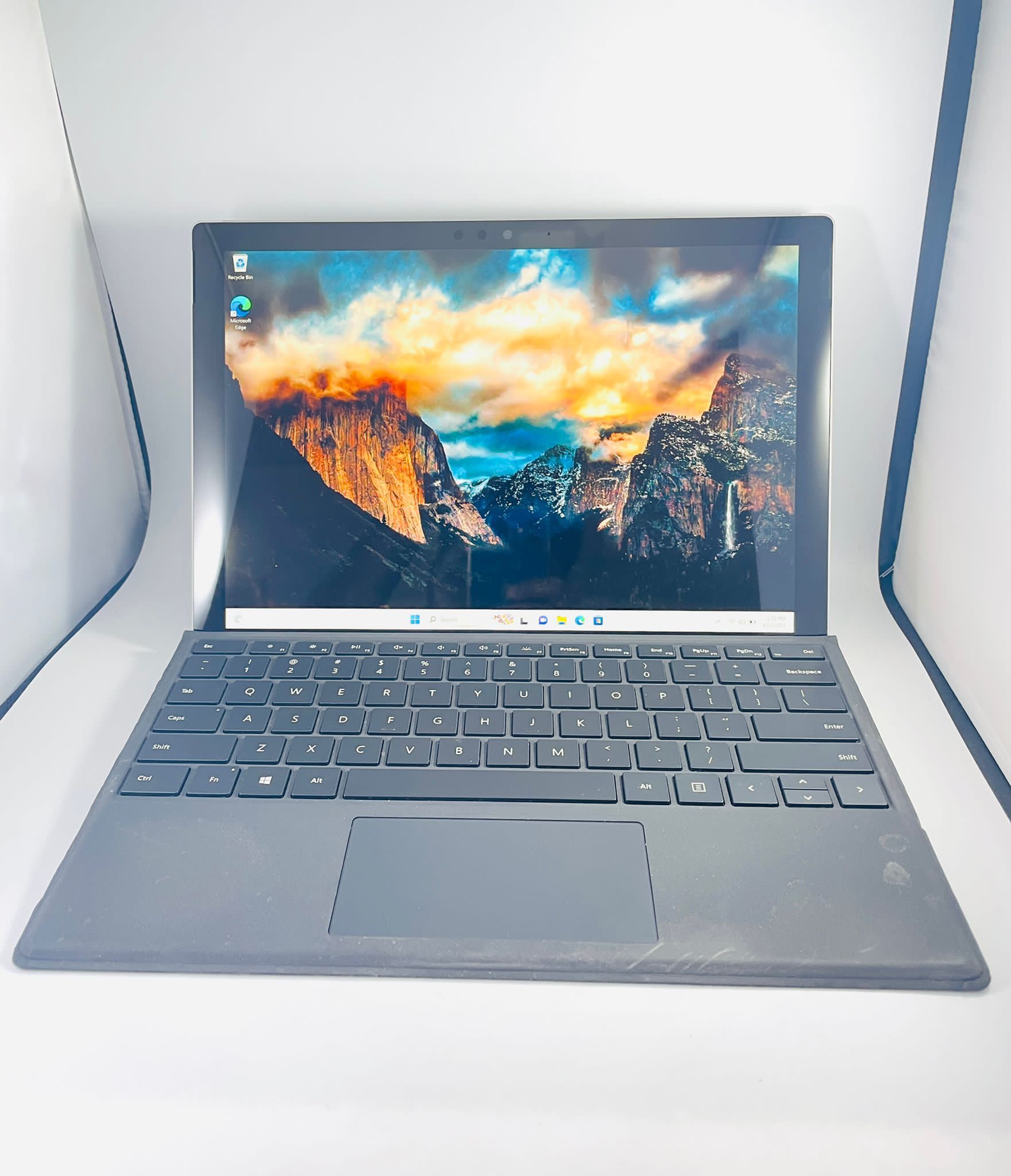 Microsoft Surface Pro 5 Laptop//Tablet Touchscreen i5-7300 2.71Ghz 8GB 256GB