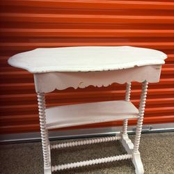 Table/Side table/end table/antique table