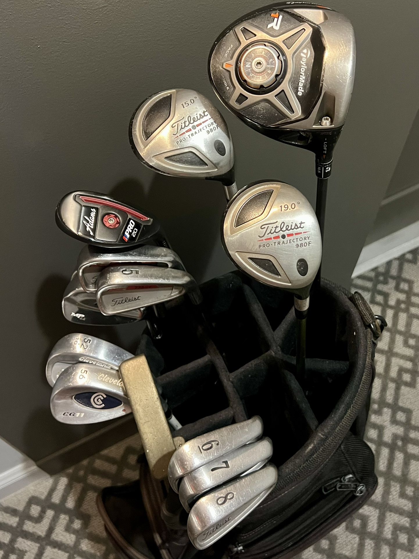 Titleist Golf Club Set - TaylorMade R1 Driver
