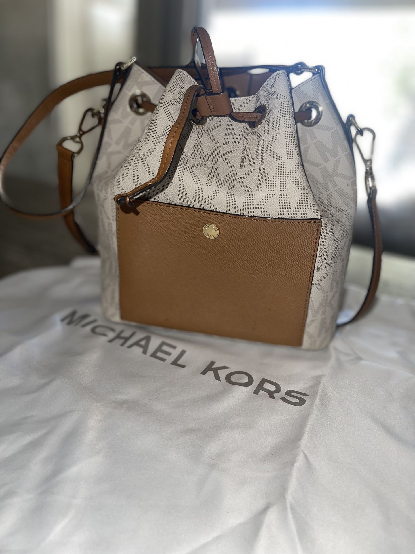 Micheal Kors Bucket Bag