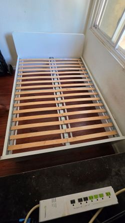 Full size bed