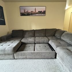 Large Ash Gray Sectional Couch(with A Pull Out Extend)